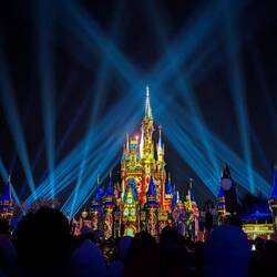 This was the best castle show yet. 30 min was fine to get a good view.