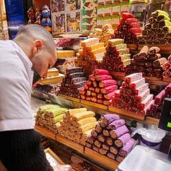 Marchand de Loukoums au Grand Bazar d'Istambul