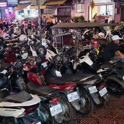 Und alle Straßen voller Mopeds