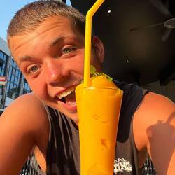 Emil + der Mango Smoothie = glücklich