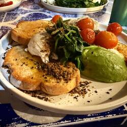 Poschiertes Ei mediterran