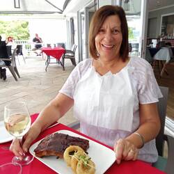 A napkin bib was needed for eating those ribs with my hands 🤪