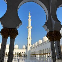 Eines der vier 107m hohen Minarette.