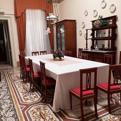 Dining for up to 18 - Look at the size of that tablecloth