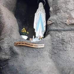 Inattendu, Notre Dame de Lourdes