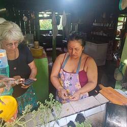 Kräuterhexen im Informartionsaustausch