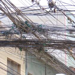 Elektriker, mein Freund: aufpassen welche Leitung die richtige ist