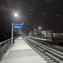 Kein Zugverkehr.... Haben ewig auf Zug warten müssen