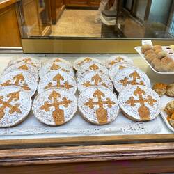 The famous Tarta de Santiago, a delicious almond cake that is a specialty of the area.