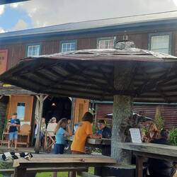 Outdoor garden area at Ross Pub