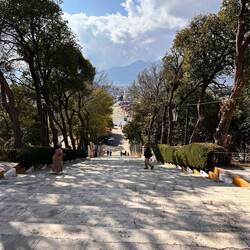 Blick von der Kirche hinunter - San Cristobal liegt auf gut 2'100