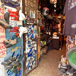 Fahrradwerkstatt - sammelt alles was noch brauchbar ist