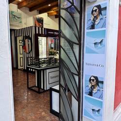 da war ich baff - ein Luxusbrillenladen, wie Gucci etc. es gab Alles