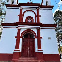 On Top - dahinter liegt ein Kirmesplatz, aber alles abgedeckt. Natürlich gibt es hoch eine Strasse!