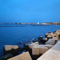 Bari Hafen am Abend