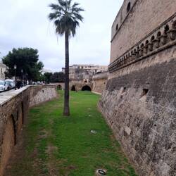 Graben vor dem Castello