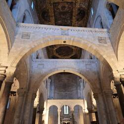 In der Basilika - schlicht und trotzdem überwältigend