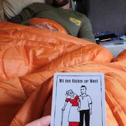 Sooo gemütlich, bei Sturm und Regen eingekuschelt 'Black Stories' spielen.