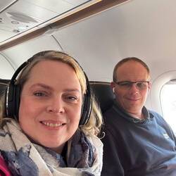 Geschafft, mit 5,5 Stunden Verspätung sitzen wir nun endlich im Flieger nach Istanbul.