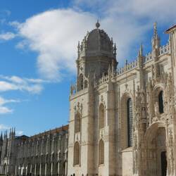 Le monastère des Hiéronymites a des sculptures incroyables.