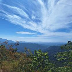 Blick vom Gebirge aus ins Tal (nahe San José del Pacifico)