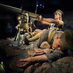 Diese lebensechten Figuren in der Gallipolli Ausstellung waren 2.4-fache Grösse (siehe Sebi) ...