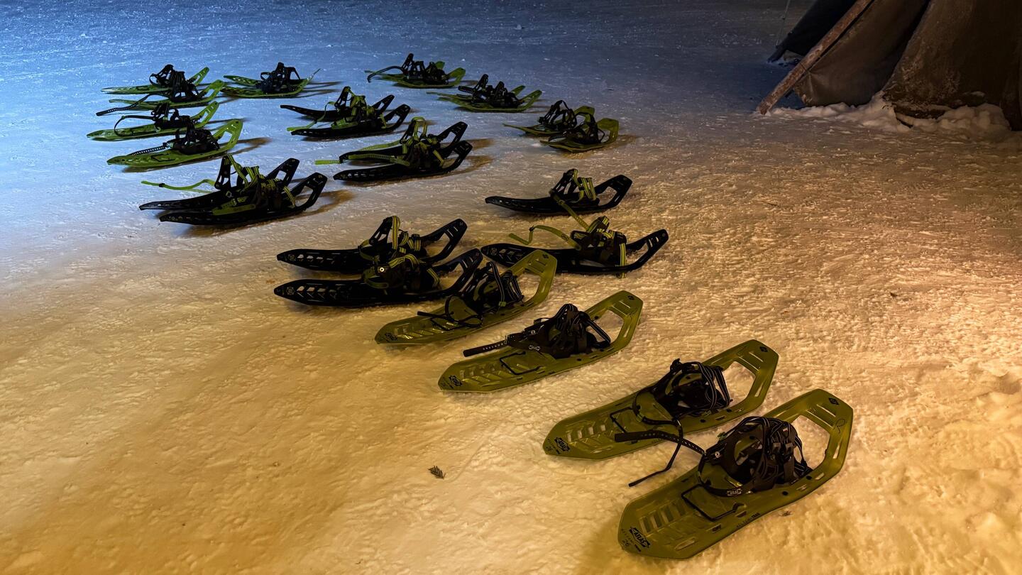 Die Schneeschuhe stehen bereit