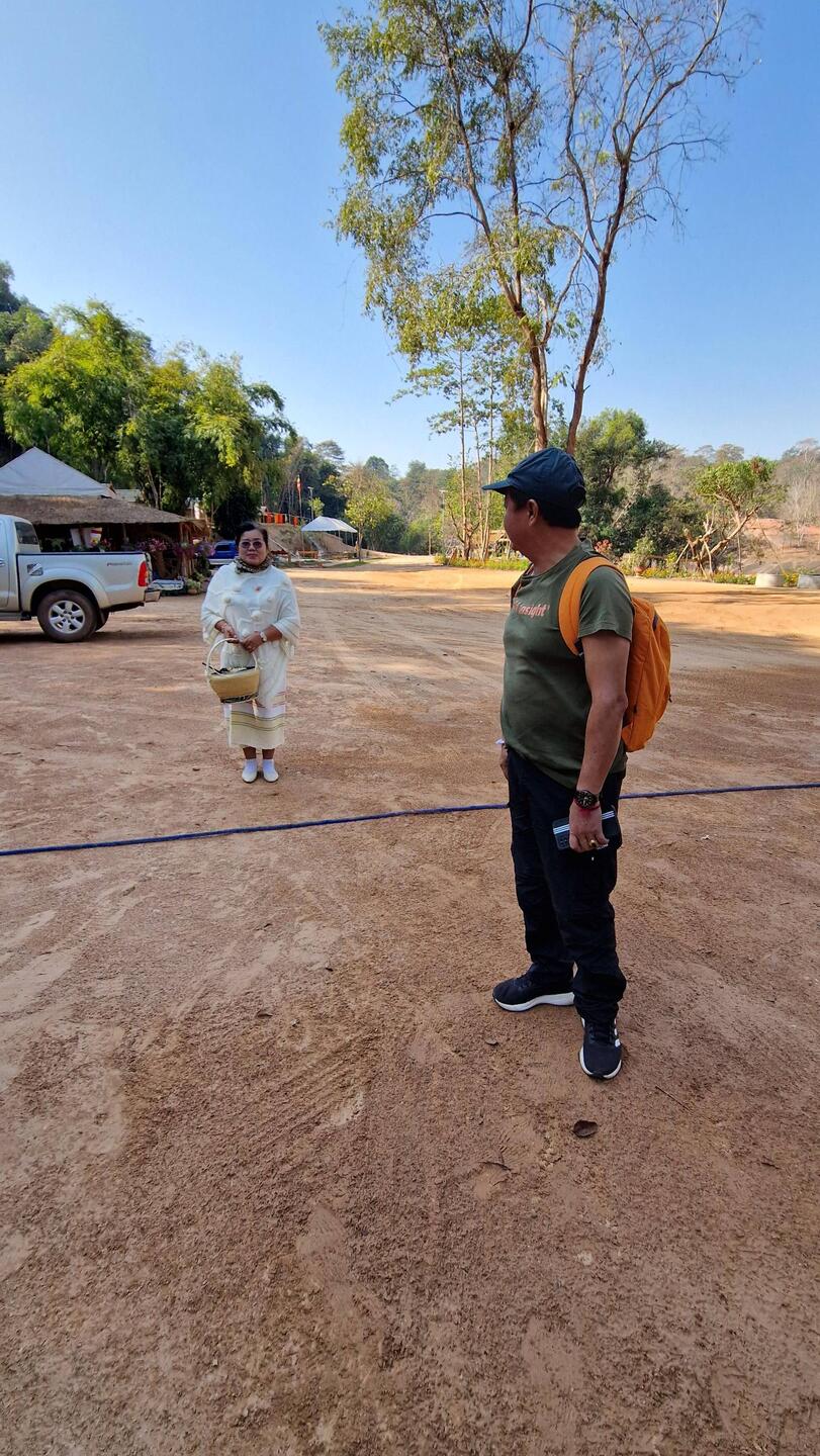 Halt in Vang Xang. Wir treffen auf erste Zeugnisse des einst mächtigen Angkor-Reiches.