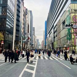 Ginza mit vielen teuren Läden