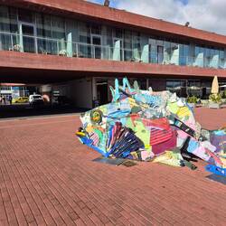 Kunstwerk aus Meeresmüll