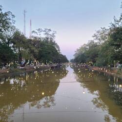 Siem Reap Fluss. Die Stadt heißt wie der Fluss. Oder umgekehrt. Who knows 🤷🏿