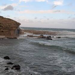 Links Straße überflutet...danach sprang das Auto auch nicht mehr an.🙈