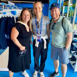 Viktorija Golubic war auch am Souvenir suchen😀