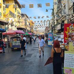 Khaoson Road bei Tag