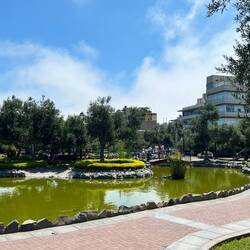 Park mit See und Insel