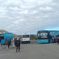 Mit Bussen wurden wir zum Hafen gefahren