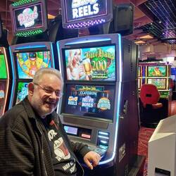 Am Spielautomat wird Bier versprochen