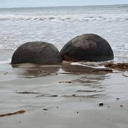 Moeraki Boulders