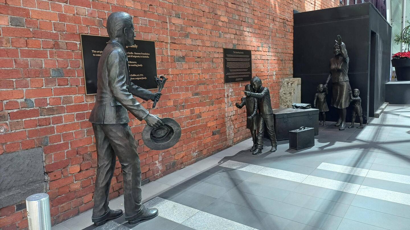 Sculpture on way to markets