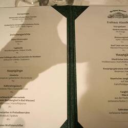 In direkter Nachbarschaft zum Ehrenvorsitzenden des FCB