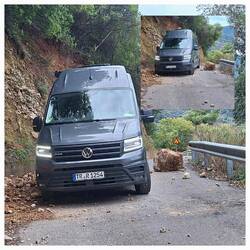 Hier kommt schon mal unverhofft Geröll runter, vorsichtiges Fahren hilft