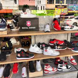 die "Royal Swiss" waren mit Abstand die teuersten - Royal ... und dann noch das Wappen 😄