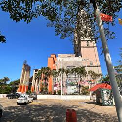 aber hinten ist da etwas nicht fertig - war mir unklar, Geld ausgegangen?