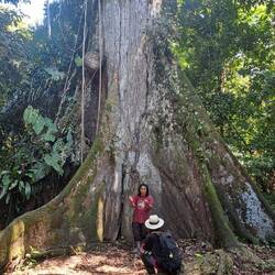 ... und (versucht), Mona (auf spanisch mit Akzent 🙈) alte, übertragene Bräuche zu erklären 😇