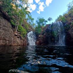 kleine Abkühlung in den Florence Falls