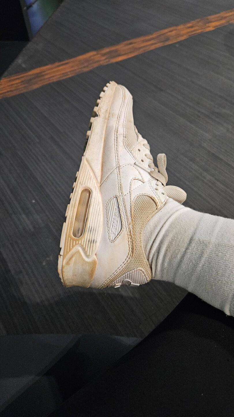An meinen Schuhen hängt noch halb Ankor Wat