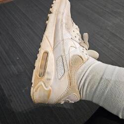 An meinen Schuhen hängt noch halb Ankor Wat