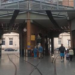 Hotel Cathedral Junktion mit Straßenbahndurchfahrt