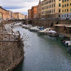 Canale che va in porto