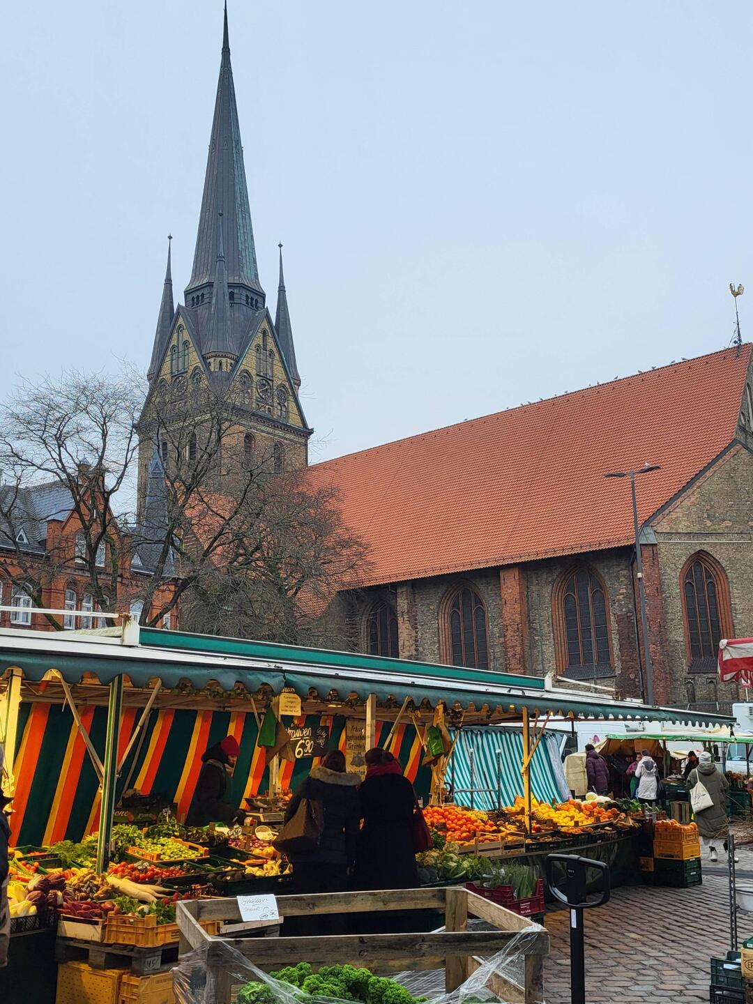 Nikolaikirche mit Markt